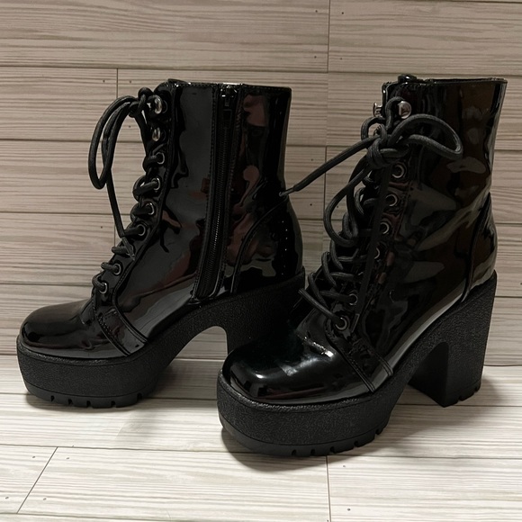 BAMBOO Shoes - Women’s Bamboo Black Patent Speedy Chunky Platform Boots Size 7